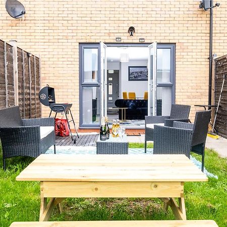 Luxury 2 Bed House City Centre ✘ Bbq & Garden ☆ Family Friendly→ Swingball & Outdoor Furniture - Free Parking → With 50 Inch Smart Tv, Free Netflix & Wifi ✘ Comfy Seating Area - By Maevela バーミンガム エクステリア 写真