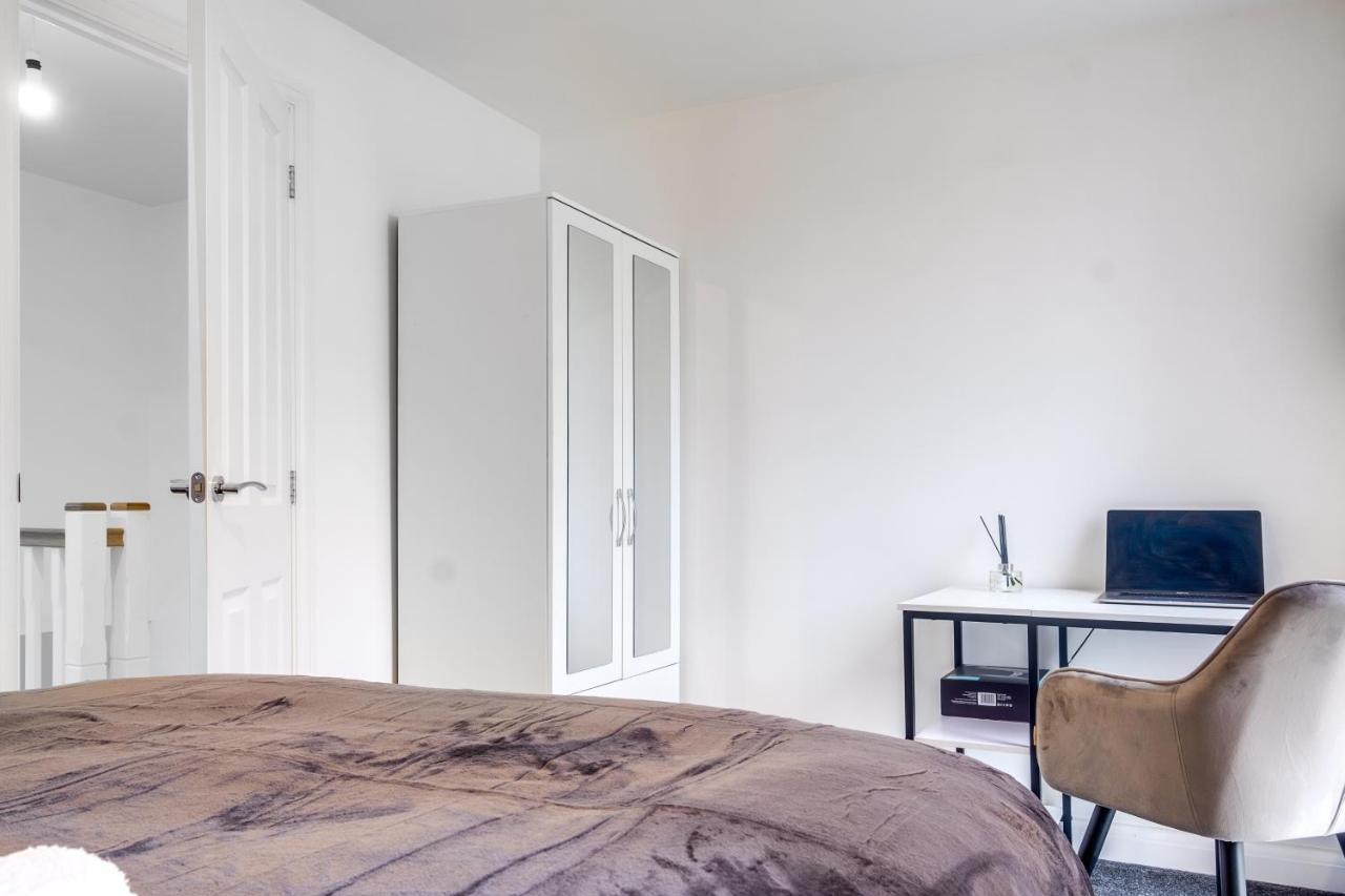 Luxury 2 Bed House City Centre ✘ Bbq & Garden ☆ Family Friendly→ Swingball & Outdoor Furniture - Free Parking → With 50 Inch Smart Tv, Free Netflix & Wifi ✘ Comfy Seating Area - By Maevela バーミンガム エクステリア 写真
