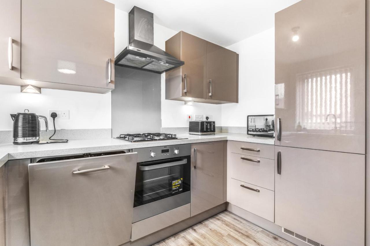 Luxury 2 Bed House City Centre ✘ Bbq & Garden ☆ Family Friendly→ Swingball & Outdoor Furniture - Free Parking → With 50 Inch Smart Tv, Free Netflix & Wifi ✘ Comfy Seating Area - By Maevela バーミンガム エクステリア 写真