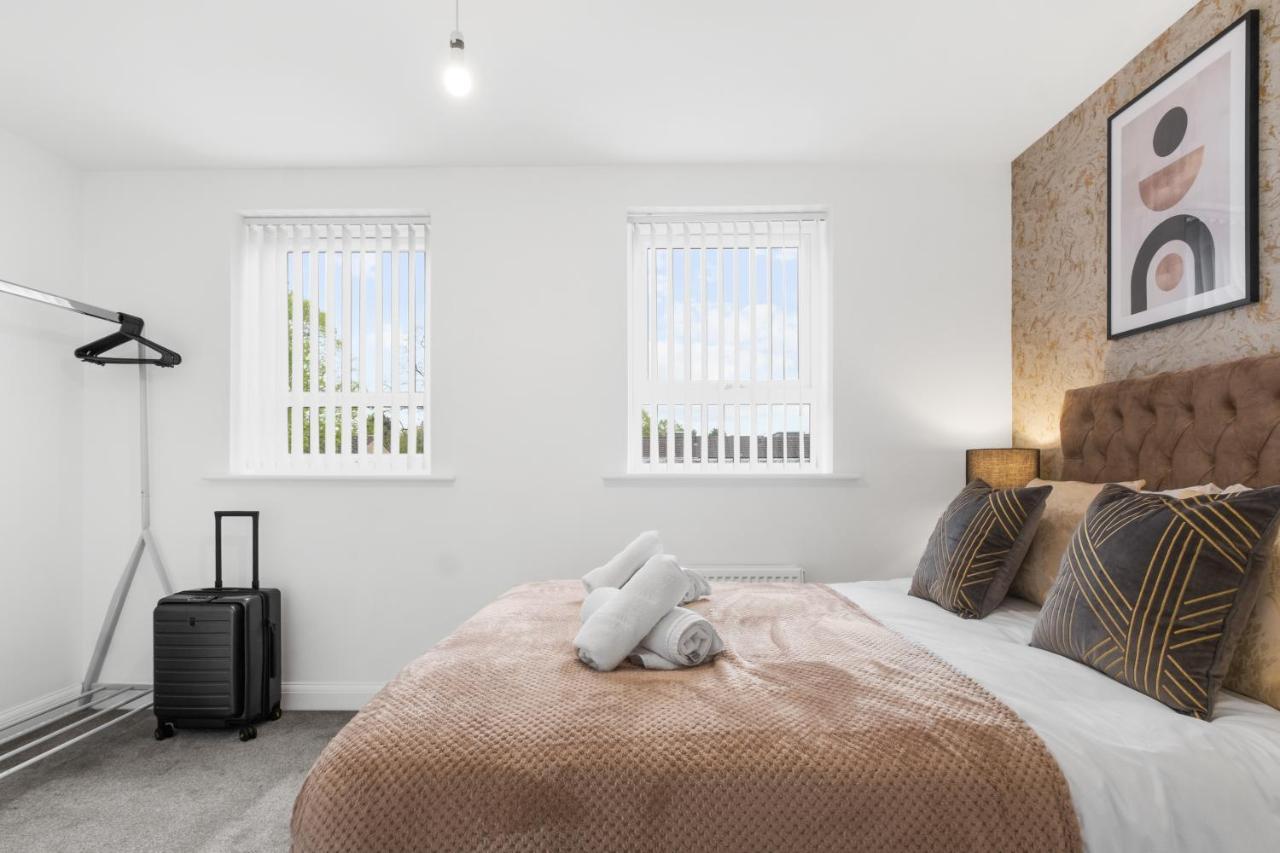 Luxury 2 Bed House City Centre ✘ Bbq & Garden ☆ Family Friendly→ Swingball & Outdoor Furniture - Free Parking → With 50 Inch Smart Tv, Free Netflix & Wifi ✘ Comfy Seating Area - By Maevela バーミンガム エクステリア 写真