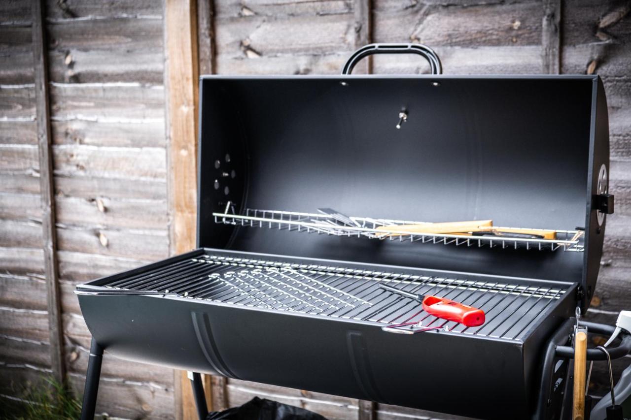 Luxury 2 Bed House City Centre ✘ Bbq & Garden ☆ Family Friendly→ Swingball & Outdoor Furniture - Free Parking → With 50 Inch Smart Tv, Free Netflix & Wifi ✘ Comfy Seating Area - By Maevela バーミンガム エクステリア 写真