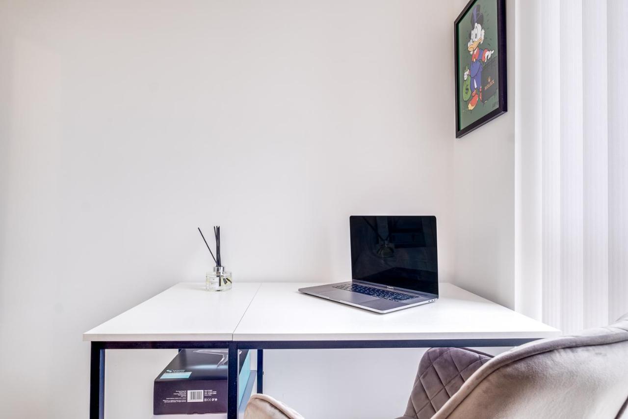Luxury 2 Bed House City Centre ✘ Bbq & Garden ☆ Family Friendly→ Swingball & Outdoor Furniture - Free Parking → With 50 Inch Smart Tv, Free Netflix & Wifi ✘ Comfy Seating Area - By Maevela バーミンガム エクステリア 写真